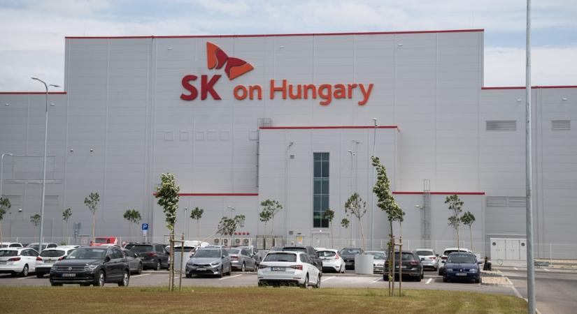 Másfél hónapra leáll az egyik legnagyobb hazai akkugyár