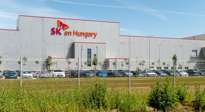 Másfél hónapra leáll az iváncsai akkugyár