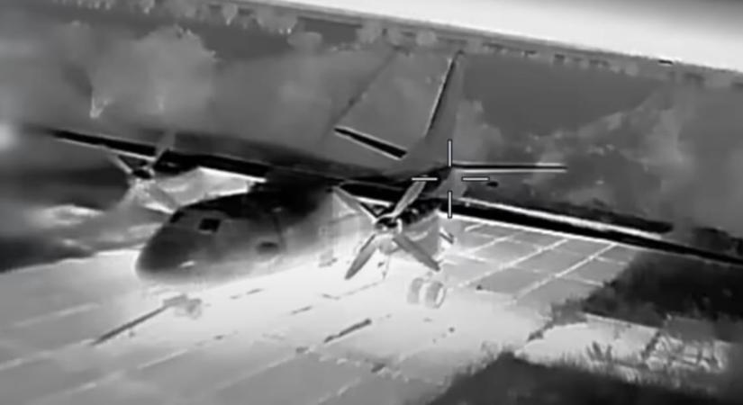 Videón, ahogy ukrán drónok orosz An-26-osokat és radarállomásokat robbantanak fel a Krímben