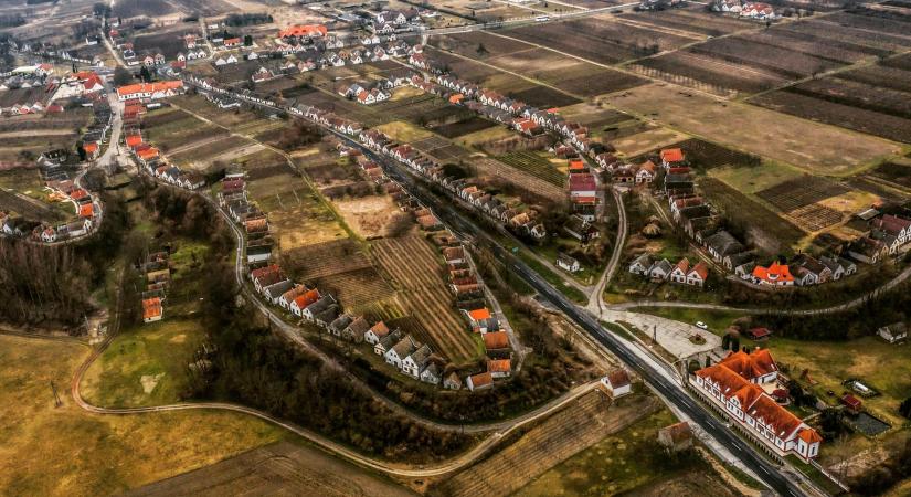 Hajós: a pincefalu öröksége és a jövő építése a Sváb-sarok erejével