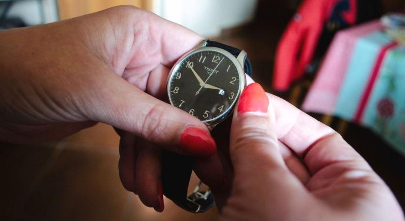 Ismét foghatjuk a fejünket: a szokottnál kicsit korábban jön a sokakat megosztó óraátállítás
