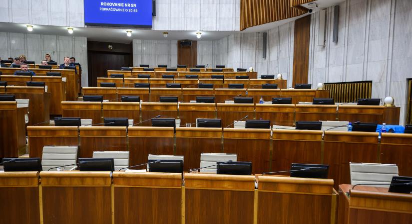 A megszorítások megtépázták Ficóék támogatottságát, a progresszívek erősödnek