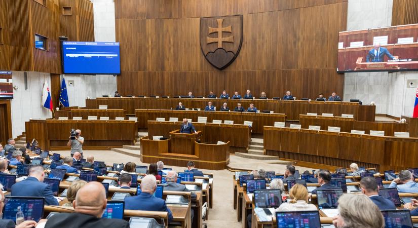 Fico: „Legyen bátorságunk! Ha félbolondok kormányoznak, az ország szenved”