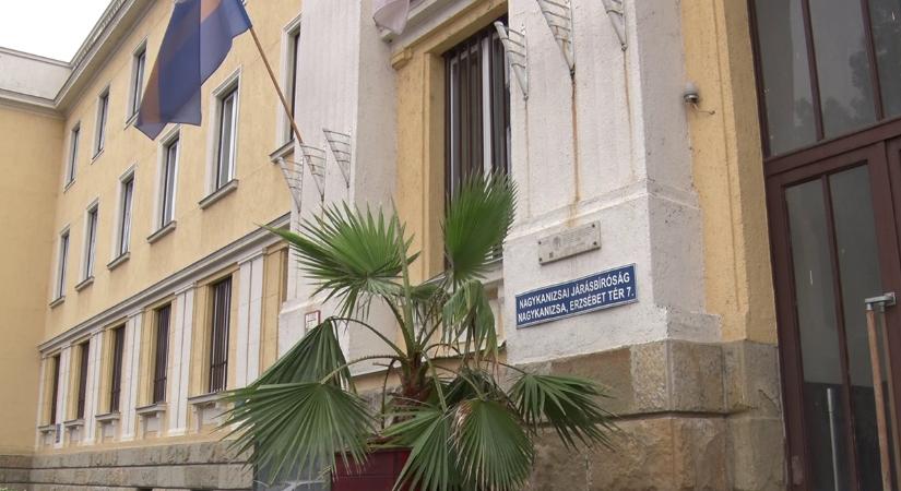 Bombával fenyegetőzött, felfüggesztett börtönre ítélnék