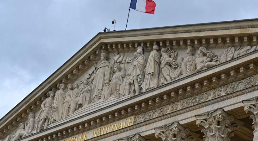 Tovább nő a baj, rekordon a francia államadósság