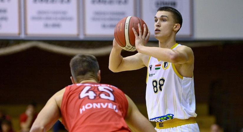 A Honvéddal találkozik a DEAC kosárlabdacsapata