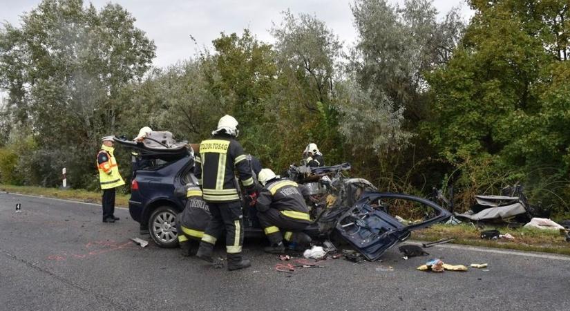 Sokkoló fotókon a 4-es főúton történt halálos baleset