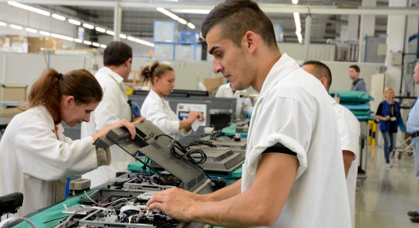 NGM: A Kormány mindent megtesz a magyar munkahelyek és a munkavállalók védelme érdekében