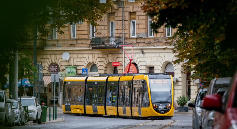 Megérkezett a huszadik „szupervillamos” Budapestre, de akad egy bökkenő