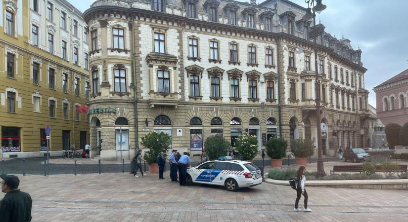 Rendőri intézkedés a Széchenyi téren! - mi történhetett? (FOTÓVIDEÓ)