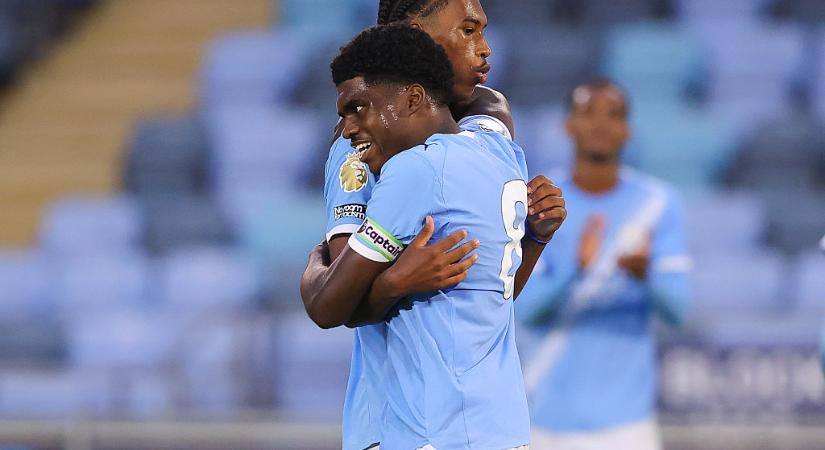 Egyszerre debütált a Manchester City-ben az egykori angol válogatott csatár két fia