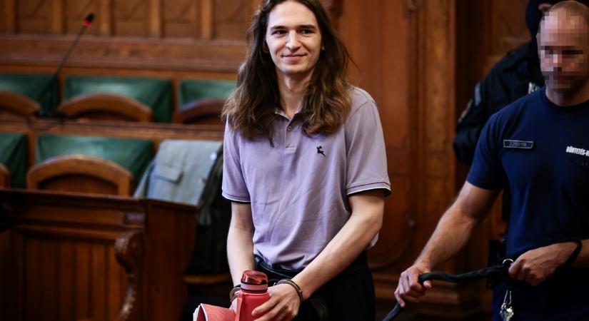 Botrányt okozott a tárgyalása utána az antifa támadások nem bináris vádlottja