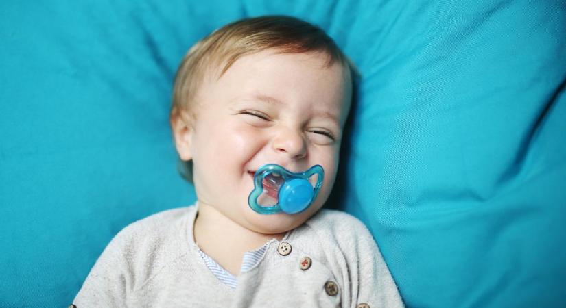 Azonnal dobd ki, ha ilyen cumit vettél: babák életét veszélyezteti
