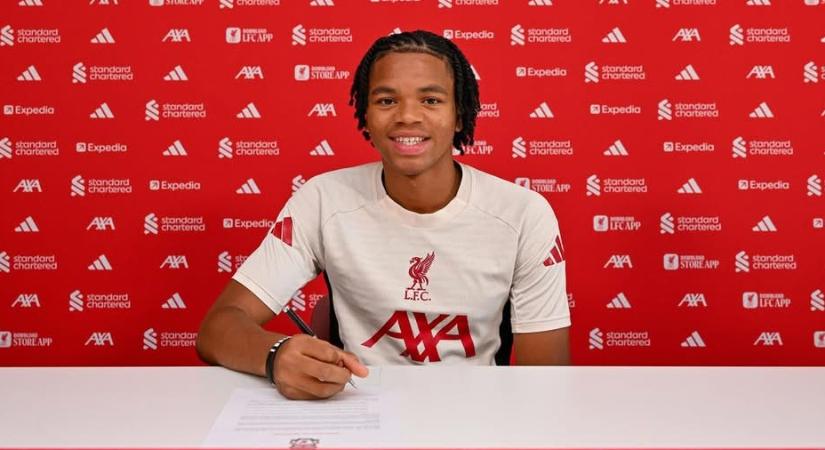 A tinisztár aláírt a Liverpoolhoz