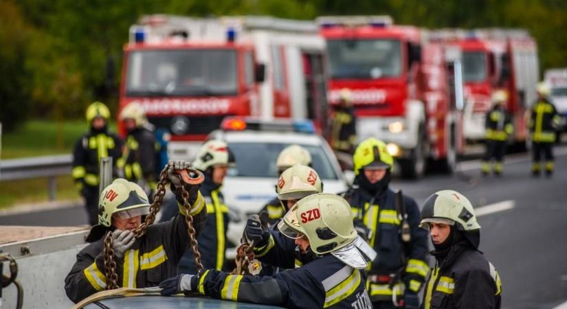 Embercsempésztől az ütközésig: elképesztő fotósorozat az M6-osról!