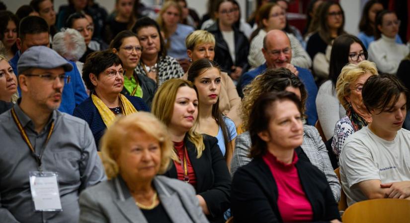 Határok nélkül a jövő gazdaságáról: pénzügyi szakemberek konferenciája Sopronban