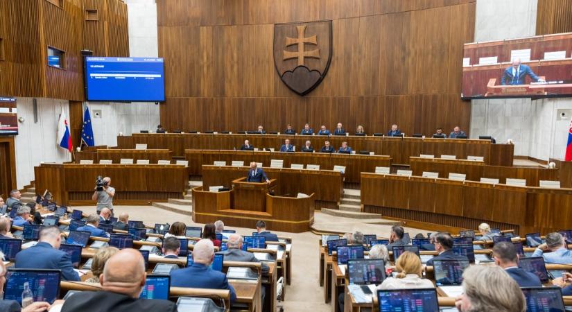 Elhalasztották az alkotmánymódosításról szóló szavazást