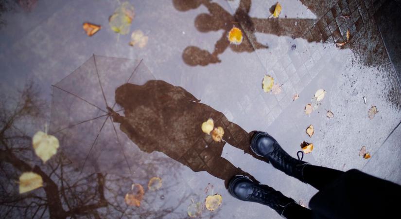 Elő a kabátot és az esernyőt - borongós, hűvös napok várnak ránk