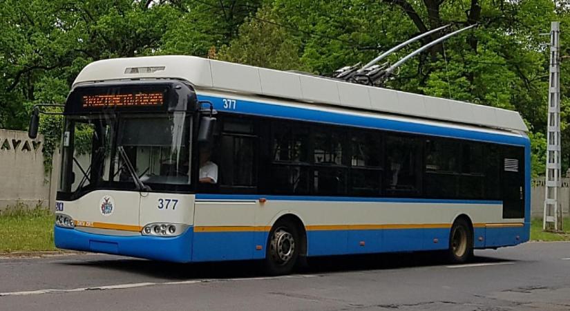 Újabb baleset Debrecenben: több járatot is terelőútra küldött a DKV