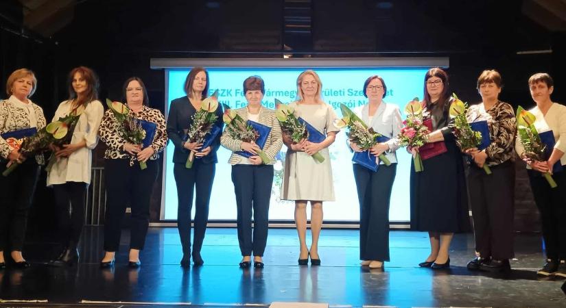 Elismerések záporában Fejér megye egészségügyi dolgozói