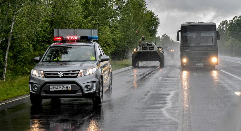 Gyakorlatról jönnek vissza a katonák Vásárhelyre