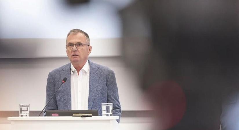 Ötmillióra pereli Horváth Lászlót a férfi, aki a készenlétisek arcába kiabált  videó