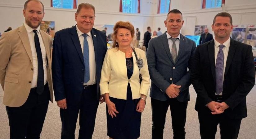 35 éves munkájáért kapott elismerést a hajdú-bihari polgármester