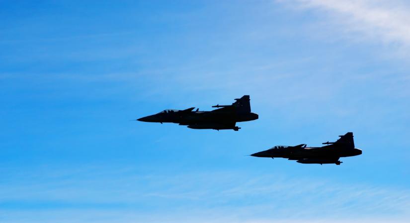 Orosz vadászgépek jöttek, felküldték a Gripeneket – képek