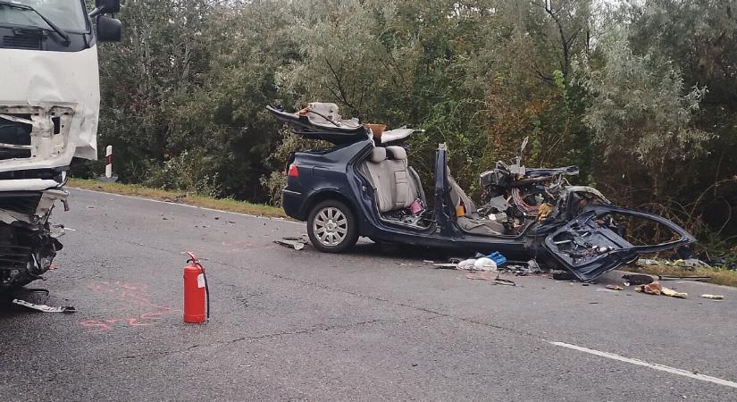 Ketten meghaltak egy balesetben a 4-es főúton Kisújszállás és Karcag között