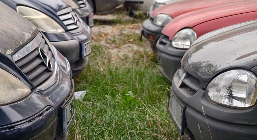 Eltűnnek-e valaha a Budai úti roncsok, vagy marad az autótemető?
