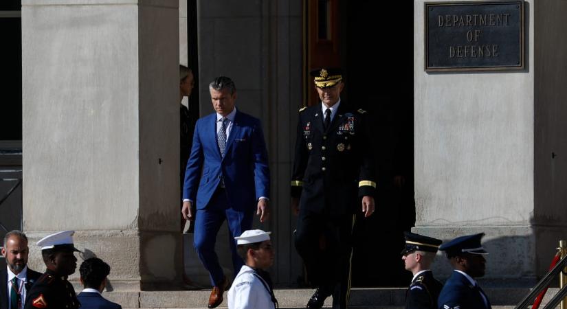 Több száz amerikai tábornokot és admirálist hívtak össze rendkívüli értekezletre