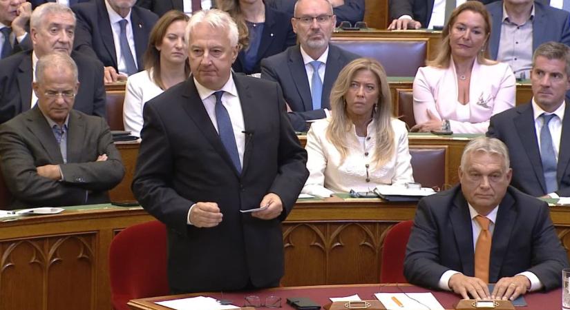 Semjén Zsolt feljelentése nyomán vonultak ki a rendőrök Káncz Csabához