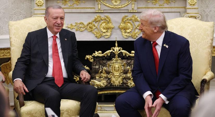 Trump Erdogannak: Ne vegyetek orosz olajat!