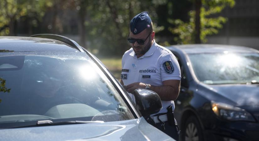 Eldőlt, februárban ismét hathavi fegyverpénz jár a hivatásos állománynak, de nem csak nekik