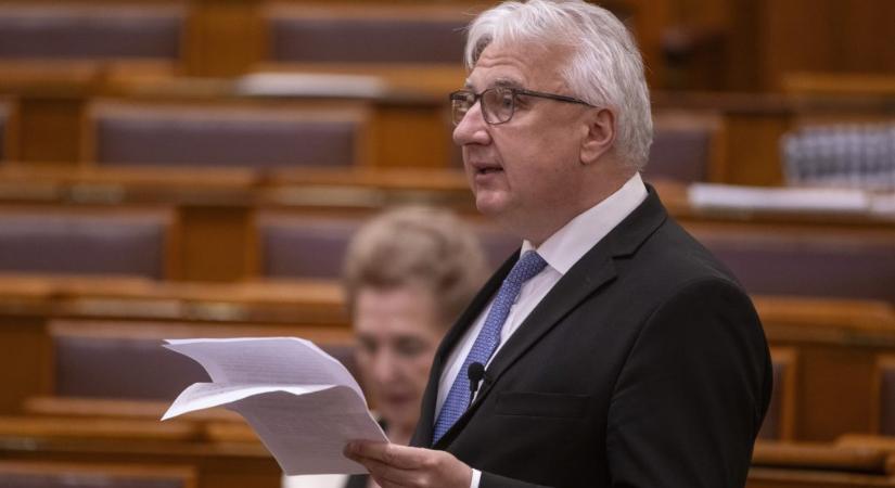 Sokkolta a „zsoltibácsizás” a kormányoldalt, pedig a Fidesznek évtizedes múltja van a fekete kampányokban