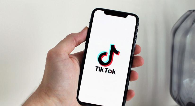 Donald Trump a TikTok további amerikai üzemeltetését biztosító rendeletet írt alá