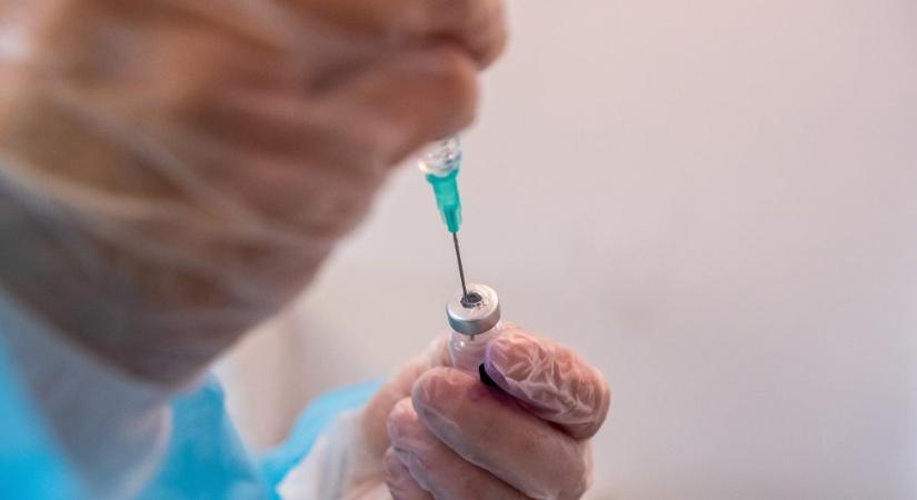 Egyre több a covidos, de csak hetek múlva lesz vakcina Magyarországon