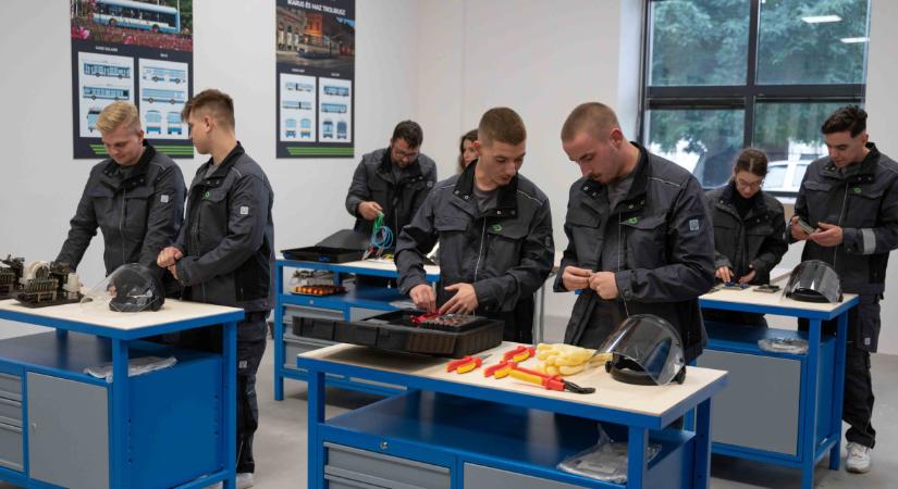 Saját tanműhelyt alakított ki a DKV Zrt. Debrecenben