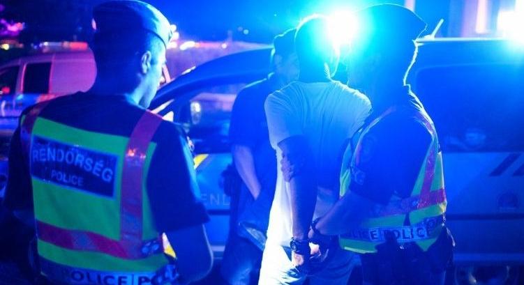 Elment a 19 éves exéhez a holmijaiért, majd szó nélkül nekiesett