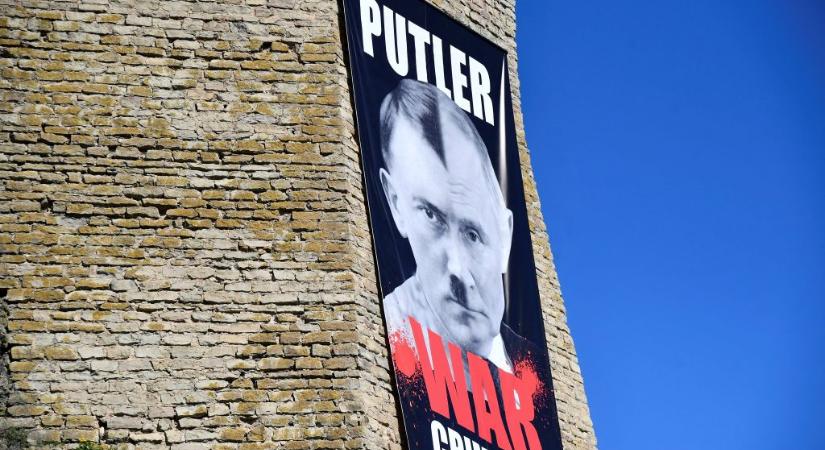 Tíz évet kapott az észt múzeum vezetője egy Putyint Hitlerként ábrázoló molinóért