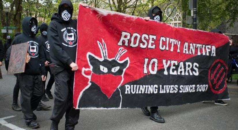 Antifa: mi az a szélsőbaloldali mozgalom, amit Trump és Orbán is terrorszervezetnek nyilvánított?