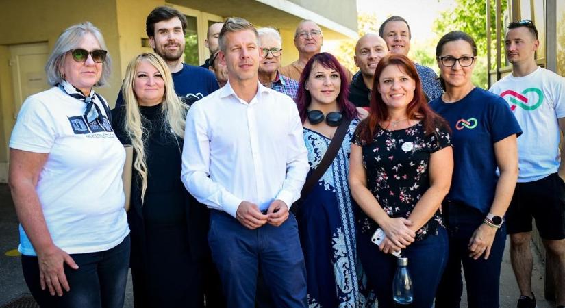 Elemző: Magyar Péternek számos oka van aggódni, ezért nem jelenti be időben a képviselőjelöltjeiket