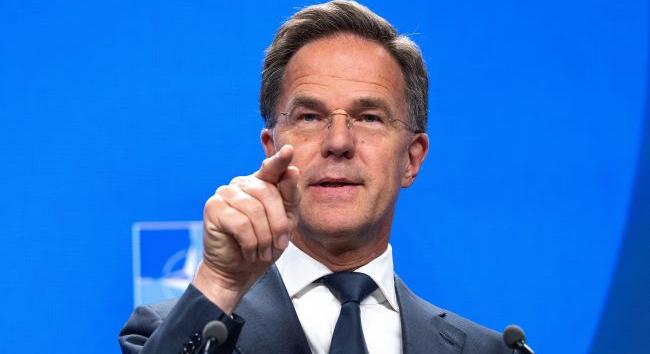 Rutte: folyamatos lesz Ukrajna ellátása amerikai fegyverekkel a NATO költségén