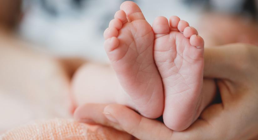 Hiába minden: továbbra is kevés gyermek születik