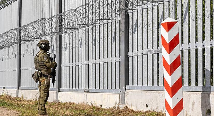 Lengyelország megnyitotta a határt: azonnali hazatérésre szólítja fel állampolgárait