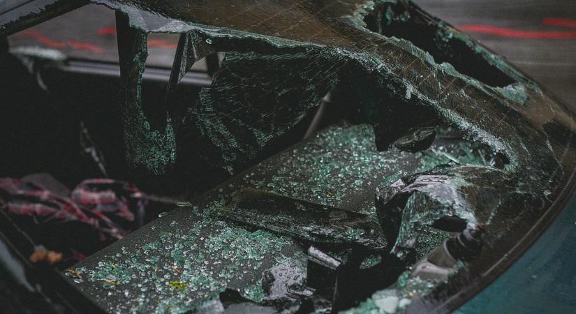 Tragikus halálos baleset: traktor ütközött egy autóval Sényőnél