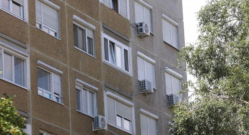 Egy lakó riadóztatta a rendőröket, rémálomszerűen indult a nap az egyik debreceni lakótelepen