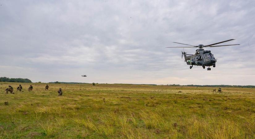 Harckocsik és katonai helikopterek lepték el a hajdú-bihari települést
