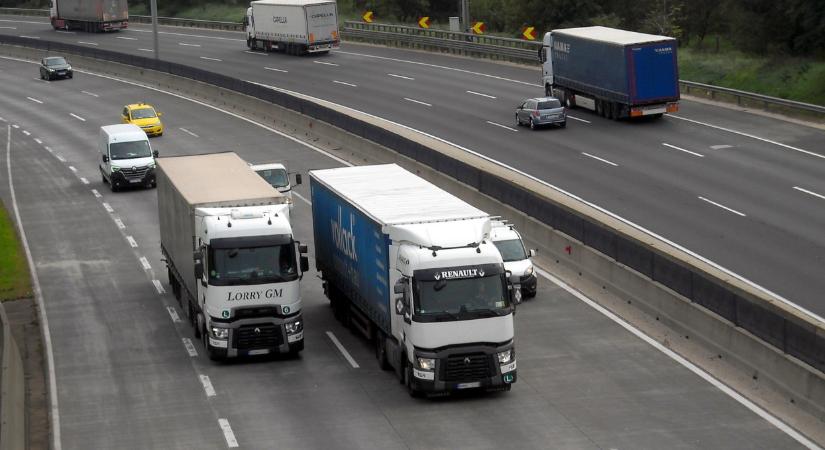 Elképesztő fogás a NAV-nál: irtó veszélyes dolgot szállított ez a kamionos