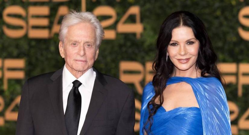 81 éves lett Michael Douglas: felesége extra dekoltázzsal ragyogott mellette a szülinapos fotón